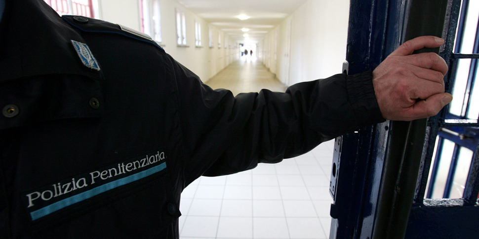 Drama em Cosenza, subchefe da polícia penitenciária, 57 anos, tira a própria vida