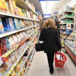 Em Cosenza, o carrinho de compras mais pesado: a alimentação desacelera, aumenta a assistência social
