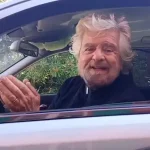 Beppe Grillo fala de um carro funerário: “O Movimento está morto, faça de você outro símbolo” E compara Conte ao Mágico de Oz: “Ele nos desintegrou”