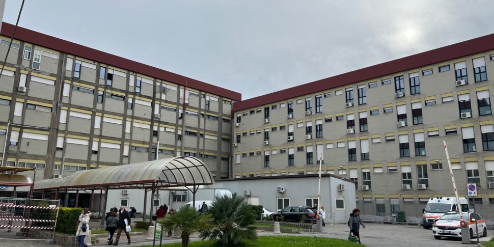Botricello, a menina que caiu da varanda está fora de perigo: saiu da UTI