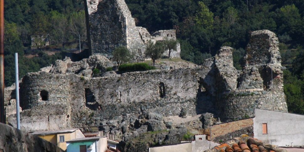 Lamezia, recuperação do castelo normando. Os canteiros de obras serão inaugurados em 2026
