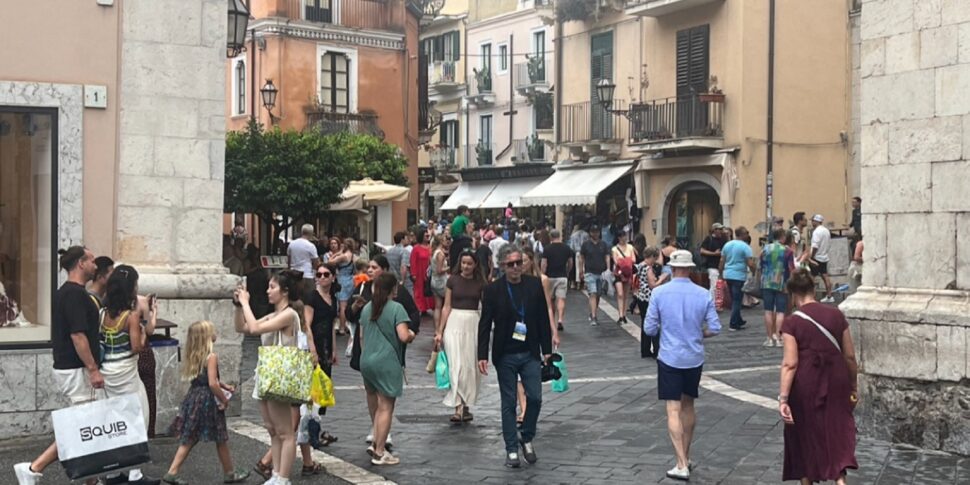 Taormina, capital do turismo no sul da Itália, mas o caso dos guias ilegais está no centro das atenções