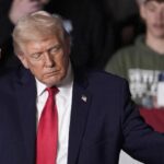 Trump avisa o Irão: “O tempo está a esgotar-se, um exército está a chegar”. Teerã: “Temos o dedo no gatilho”