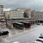 Medo em Cosenza, ele ataca duas mulheres e sai ileso