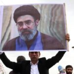 Irã, Mojtaba Khamenei jura vingança: "Hormuz continua fechado. Você pagará um preço alto, os países vizinhos fecharão bases americanas"
