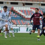 Cosenza ruge de volta: Latina nocauteou com trio, mas sofre até 7' do final