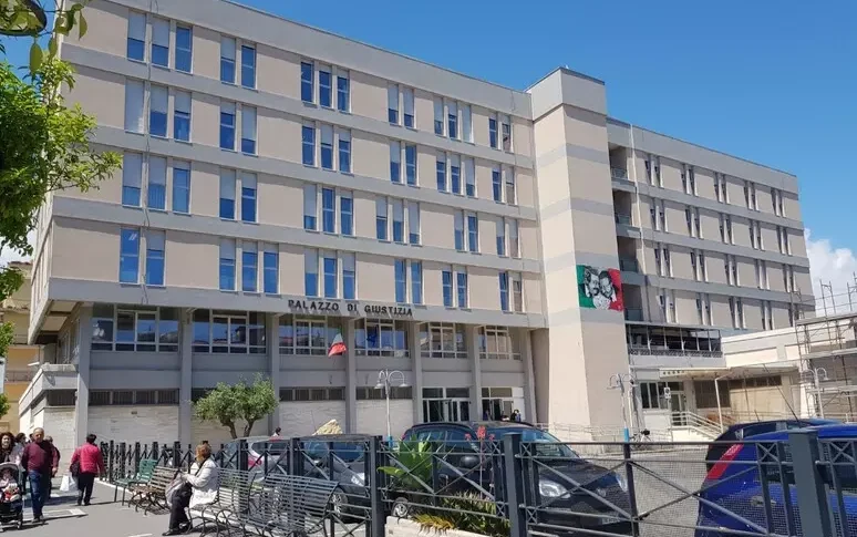 Crotone, três "gangues" dedicadas a golpes de vendas online derrotadas. OS NOMES