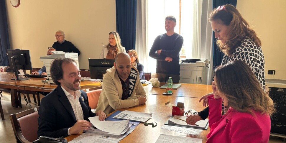 Eleições em Messina, Valvieri é o primeiro candidato a prefeito a apresentar a lista