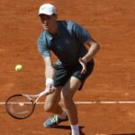 Sinner vence facilmente Moller em Madrid e chega às oitavas de final. Musetti também sorri