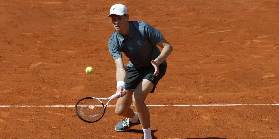 Sinner vence facilmente Moller em Madrid e chega às oitavas de final. Musetti também sorri