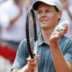 No tênis, o francês Fils venceu em dois sets: Sinner na final em Madrid. Amanhã o jogo contra o Zverev