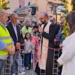 Messina, a Infiorata de Santo Stefano Medio conta a história dos jovens Santos FOTO
