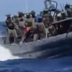 Flotilha, a Marinha israelense embarca em navios a 80 milhas de Chipre: alguns dos 35 italianos a bordo estão bloqueados