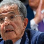 Prodi critica a Europa: «Com Trump comportamo-nos como servos, precisamos de unidade»