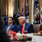 Anúncio de Trump: nosso bloqueio será levantado, navios estacionados se preparam para voltar para casa. Irão: ‘nenhum acordo definitivo’ com os EUA