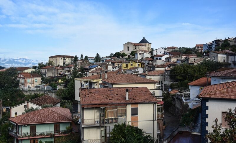 Aprigliano, tensão no Município: minoria chama a polícia para ter acesso aos documentos
