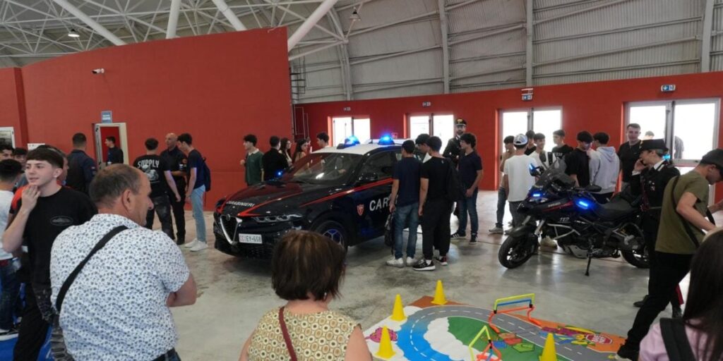Carabinieri de Catanzaro, sucesso do estande no âmbito da iniciativa "Work calls"