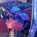 Catanzaro, carro descontrolado de madrugada: atinge uma menina e bate em um poste