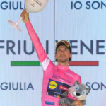 Ciccone veste rosa em Cosenza: “O sonho de uma vida, estou atrás dessa camisa desde 2016”