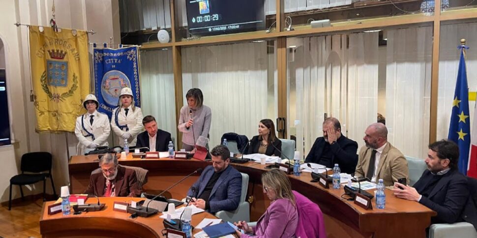 Corigliano Rossano, decoro urbano e arrecadação de impostos: FdI ataca o executivo municipal