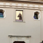 Dois deles assaltam uma idosa no centro histórico de Corigliano