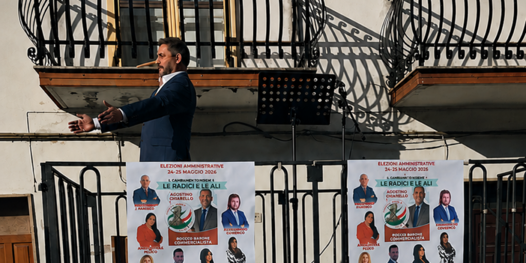 Ele se move como uma marionete e tem nariz comprido, a piada do candidato Chiarello: "Olá Campana, sou seu prefeito-Pinóquio!" VÍDEO