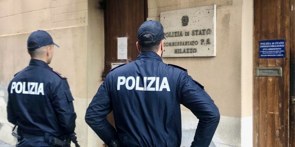 Medo em Milazzo: jovem espanca três idosos até a morte na praça