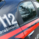 Messina, atos sexuais com jovem de 14 anos: companheiro da mãe preso enquanto estava no carro com a menina