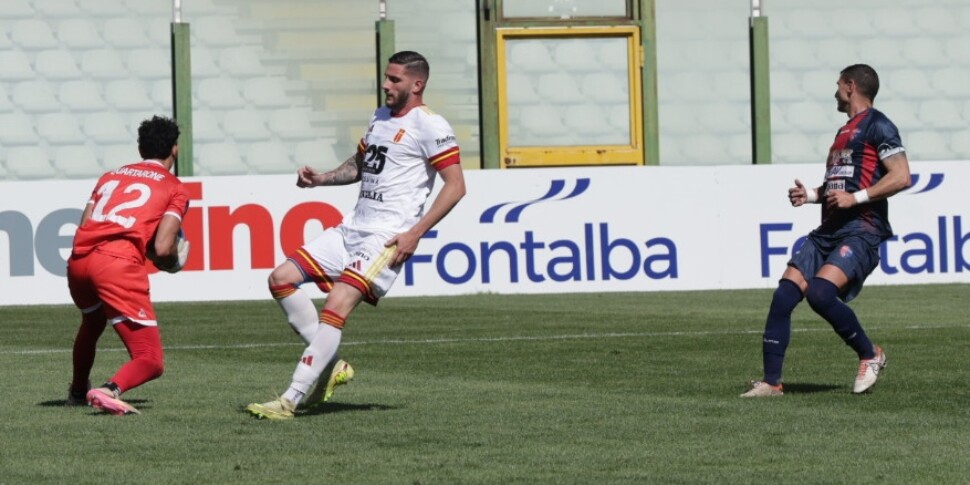 Messina vence o clássico contra Milazzo graças a Toure e vai para os playouts: a salvação está em jogo em Ragusa