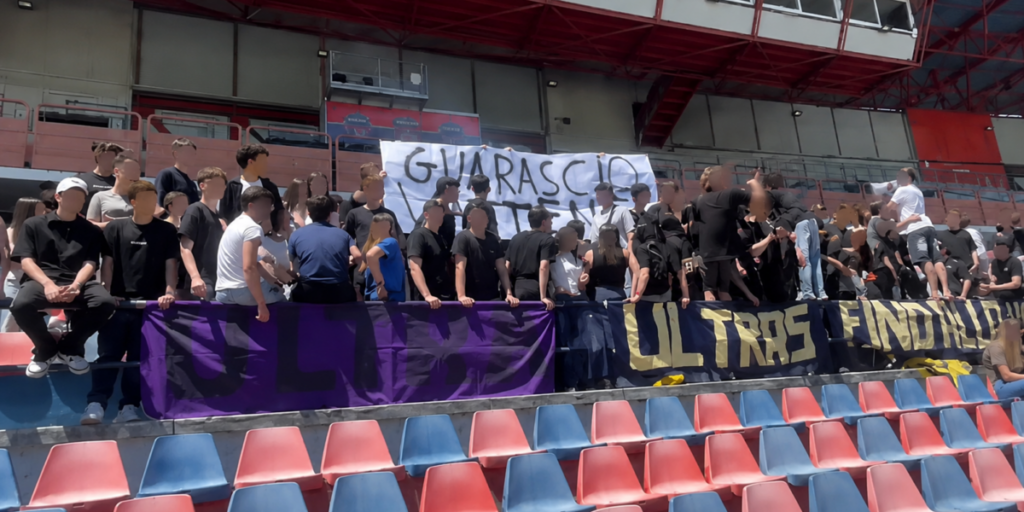 Tensão no “Marulla” durante partida entre estudantes: comissário intervém para levantar bandeira, menor cai e se machuca