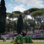 Piazza di Siena, Rosario De Leo de Messina triunfa no grande do Mestre Embaixador