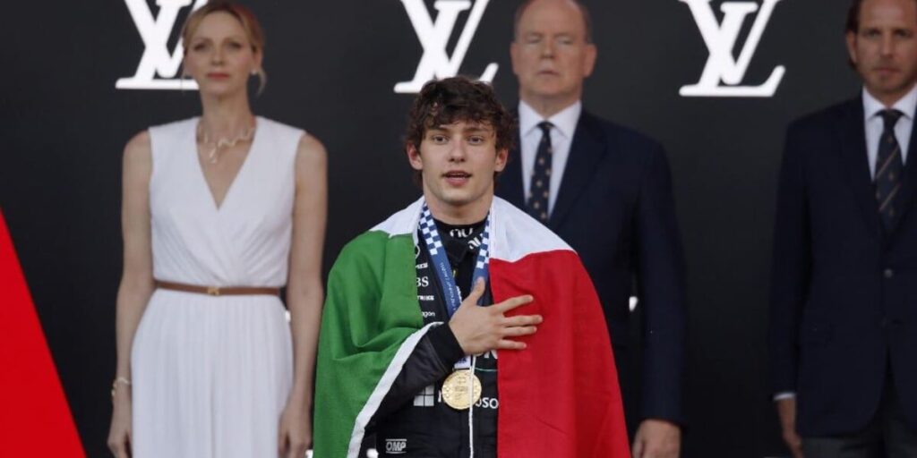 O imparável Antonelli: ele escreve história em Monte Carlo. Triunfo à frente da Ferrari de Hamilton. Leclerc bate