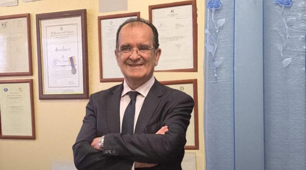 Calábria, o conselheiro regional Enzo Bruno (presidente Tridico) apresenta a proposta de lei de participação