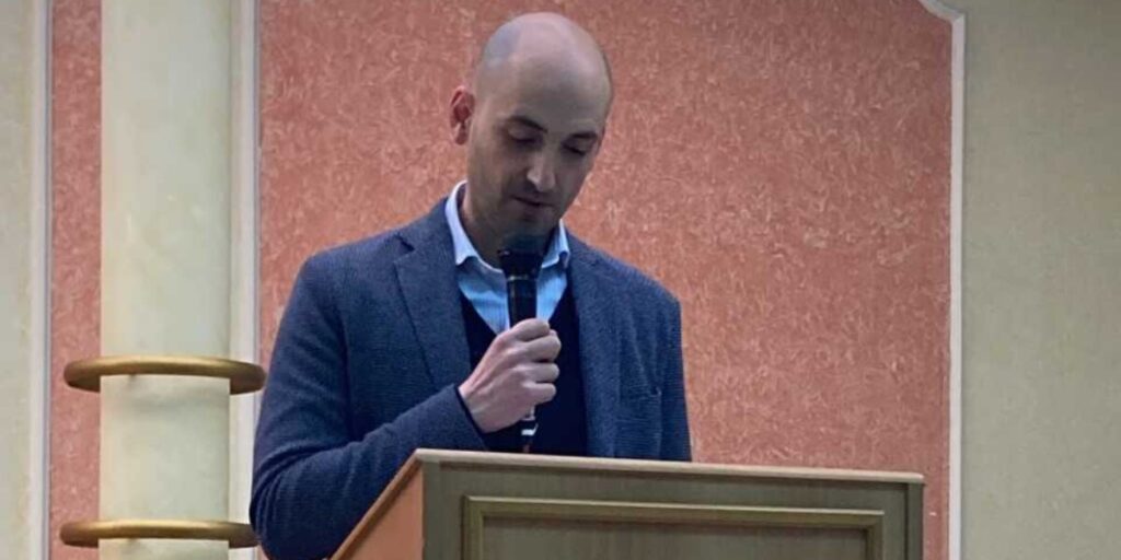A campanha eleitoral já está em andamento na Polistena. E Policaro convida você a apoiar Pisano!