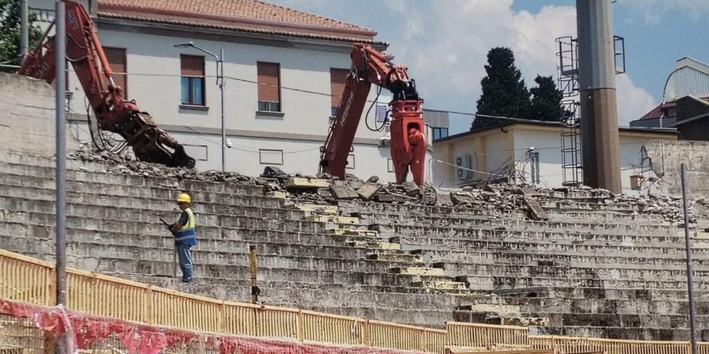 Catanzaro, a demolição da curva Massimo Capraro no "Ceravolo": "Um golpe no coração"