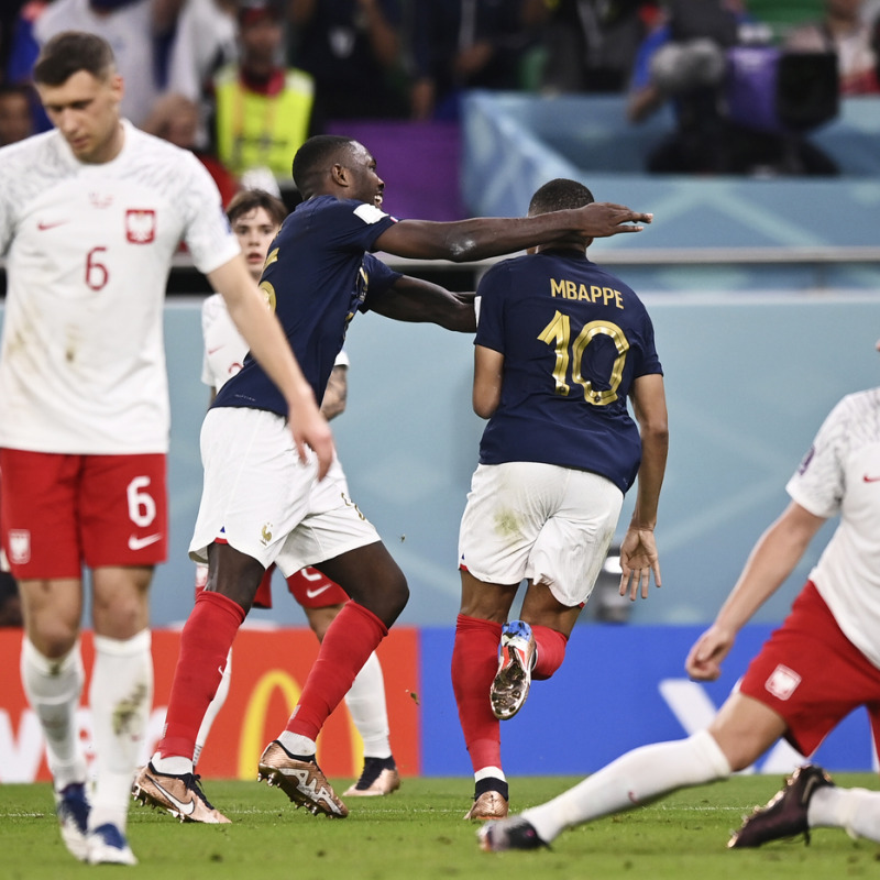 LaPresse Photo - Fabio Ferrari 4 de dezembro de 2022 Doha, Catar - Futebol Esportivo - Catar 2022 - Copa do Mundo FIFA - França x Polônia - Oitavas de final - Estádio Al Thumama. Na foto: comemoração do MBAPPE Kylian (FRA) após o gol de 3 a 0 4 de dezembro de 2022 Doha, Catar - futebol esportivo - Catar 2022 - Copa do Mundo Fifa - Oitavas de final - França x Polônia - Estádio Al Thumama. Na foto: MBAPPE Kylian (FRA) comemora após gol de 3 a 0