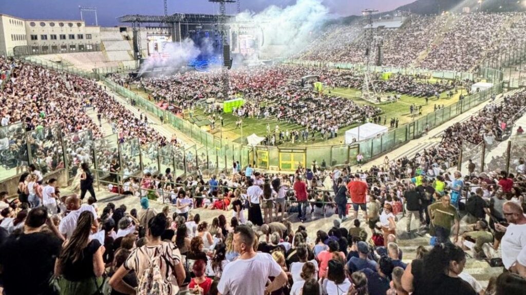 Eros Ramazzotti conquista Messina: no "Franco Scoglio" uma noite de emoções e grandes sucessos