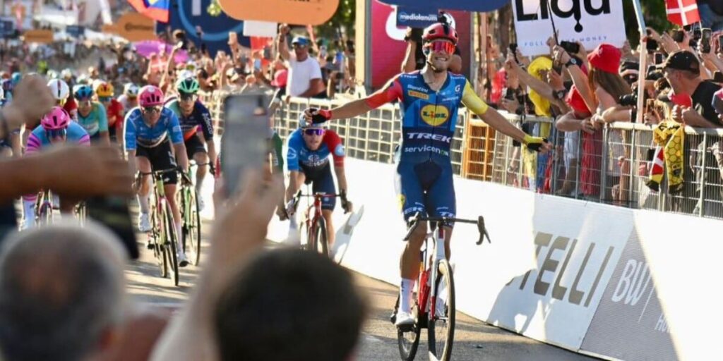 Giro d'Italia, o sprint do Milan em Roma. Vingegaard é o rei do plantel: “É algo especial”