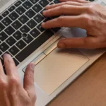 Golpe com mensagens de texto e policial falso, quase 200 mil euros roubados de paciente com ELA: o dinheiro foi parar em uma conta em Messina
