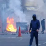 Irlanda do Norte, milhares de pessoas saem às ruas em Belfast contra o racismo