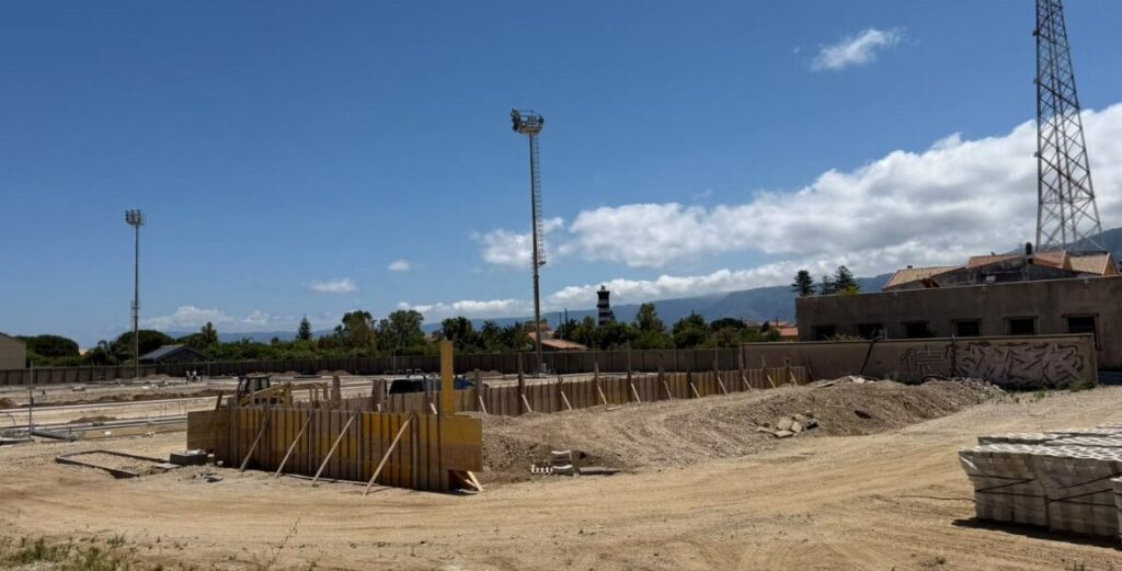 Messina, parque de estacionamento Torri Morandi na Torre Faro reabre ainda que incompleto: reviravolta devido ao trânsito e zona pedonal