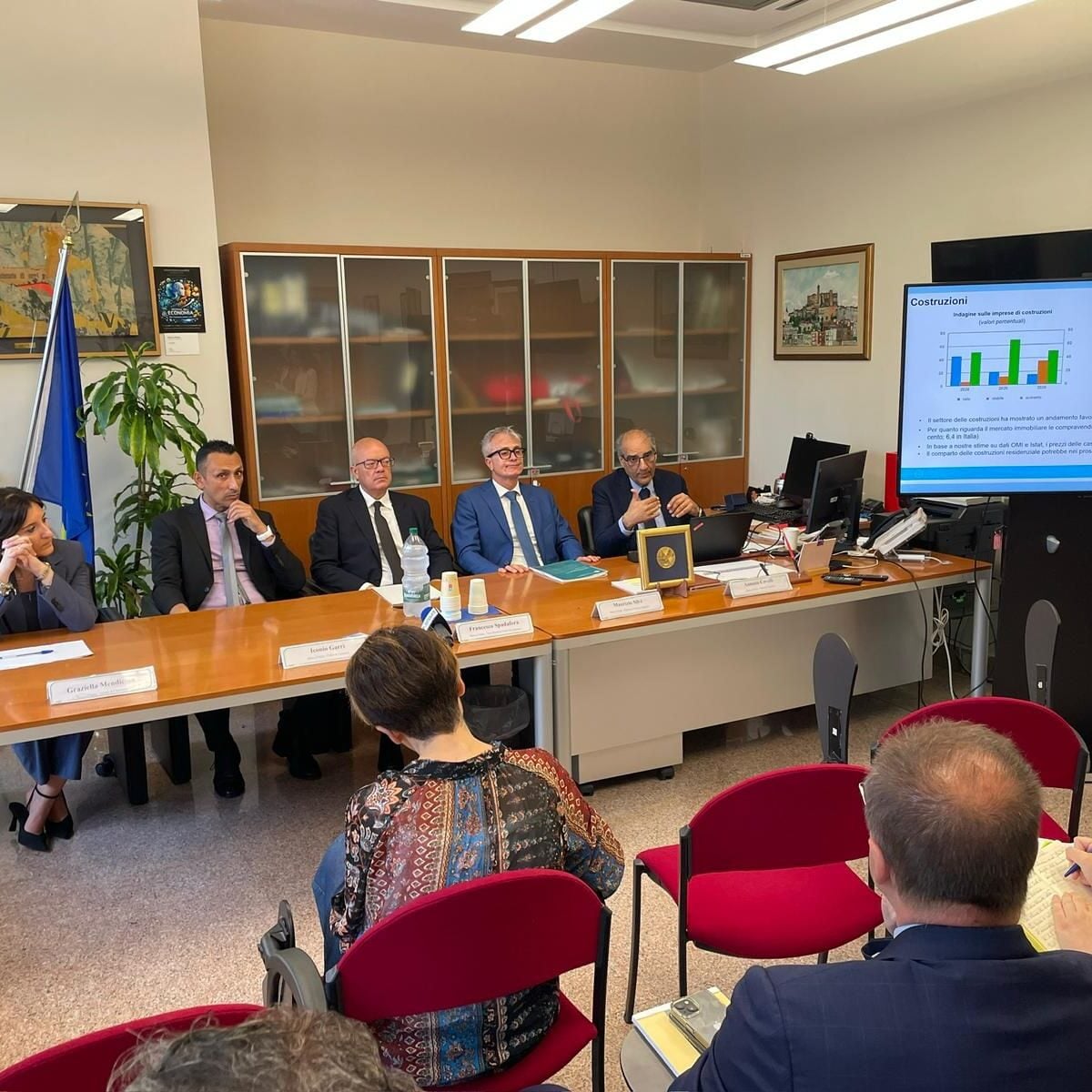 Itália menos endividada. Défice do PIB de 2016 confirmado em 2,4%
