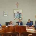 Primeiro conselho municipal de Tropea à sombra do... decreto do Tribunal