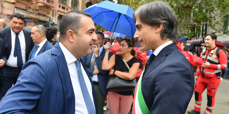 Reggio Calabria: da esquerda para a direita, o destino final é sempre a Câmara Municipal