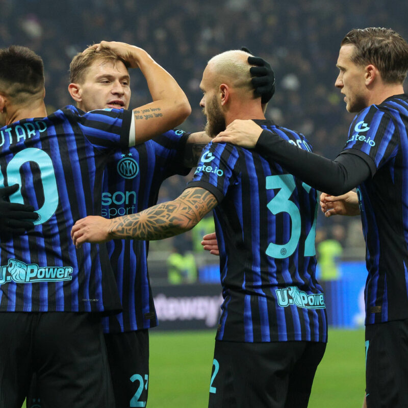 Os jogadores do FC Inter comemoram o gol marcado pelo atacante do FC Inter, Ange-Yoan Bonny, durante a partida de futebol da Série A italiana entre FC Inter e SS Lazio no Estádio Giuseppe Meazza em Milão, Itália, 9 de novembro de 2025. ANSA / ROBERTO BREGANI