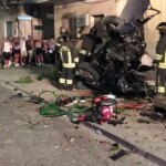 Tragédia em Cutro à noite, carro bate em uma árvore: morre um jovem de 18 anos. Ele dirigiu com a foto rosa