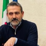 Tropea, o Tribunal declara o prefeito Giovanni Macrì inelegível para candidatura: «A sentença não afeta a Administração, vamos recorrer»