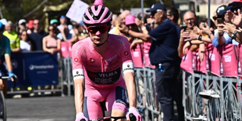 Vingegaard na lenda: vence o Giro d'Italia e completa a Tríplice Coroa