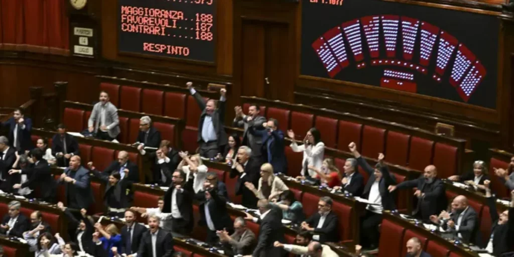 Lei eleitoral: os atiradores enterram as preferências. Meloni derrotado, "o pântano vence"