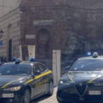 Bens no valor de mais de 10 milhões confiscados de um suposto membro da gangue Accorinti. Ações de um aldeamento turístico na zona de Vibo foram apreendidas